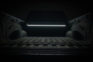 Ram 1500 Retractable Bed Cover - Rough Country - Powered Retractable, Aluminum, UV-Protected, 5'7